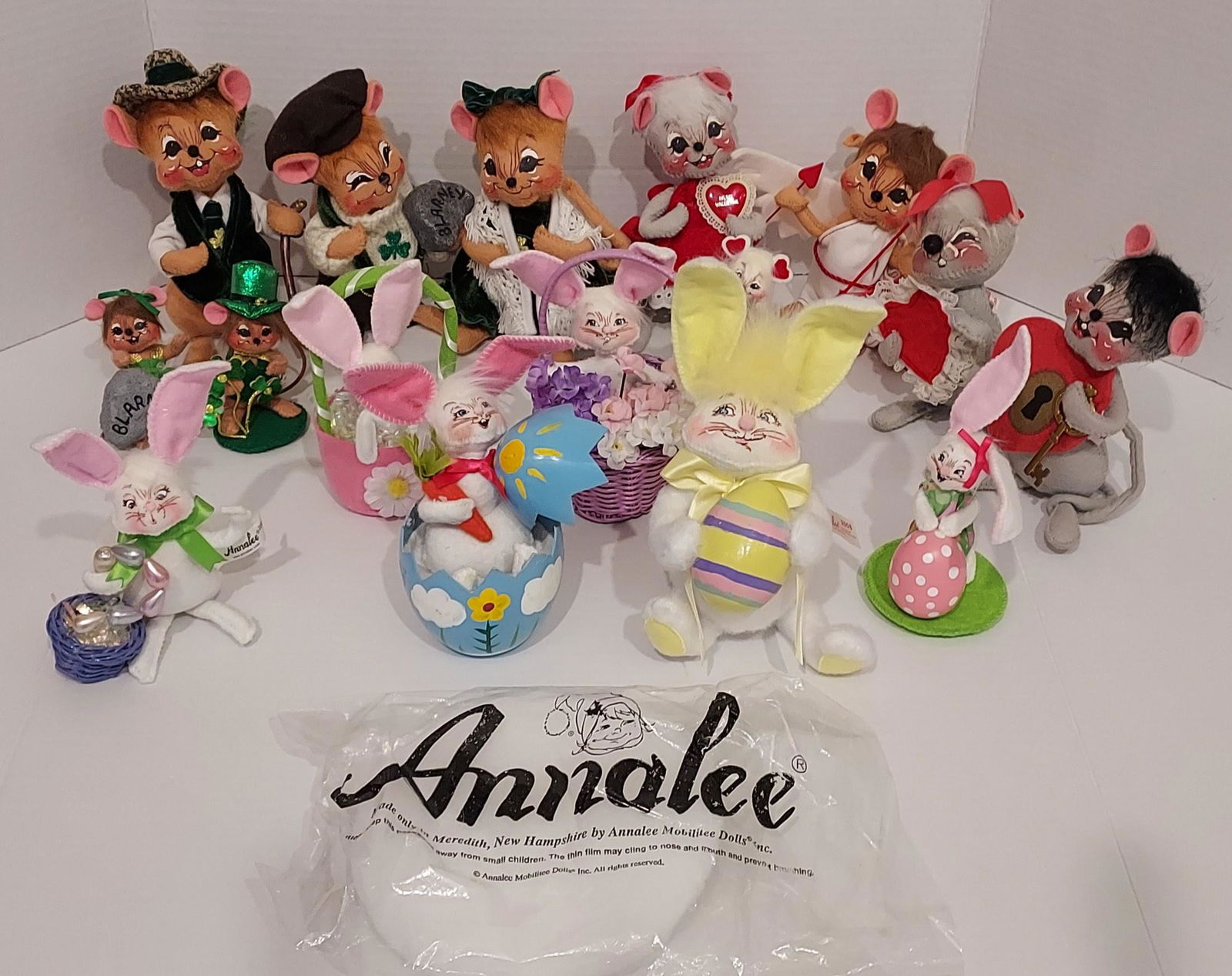LOT OF ANNALEE DOLLS (1 of 9)