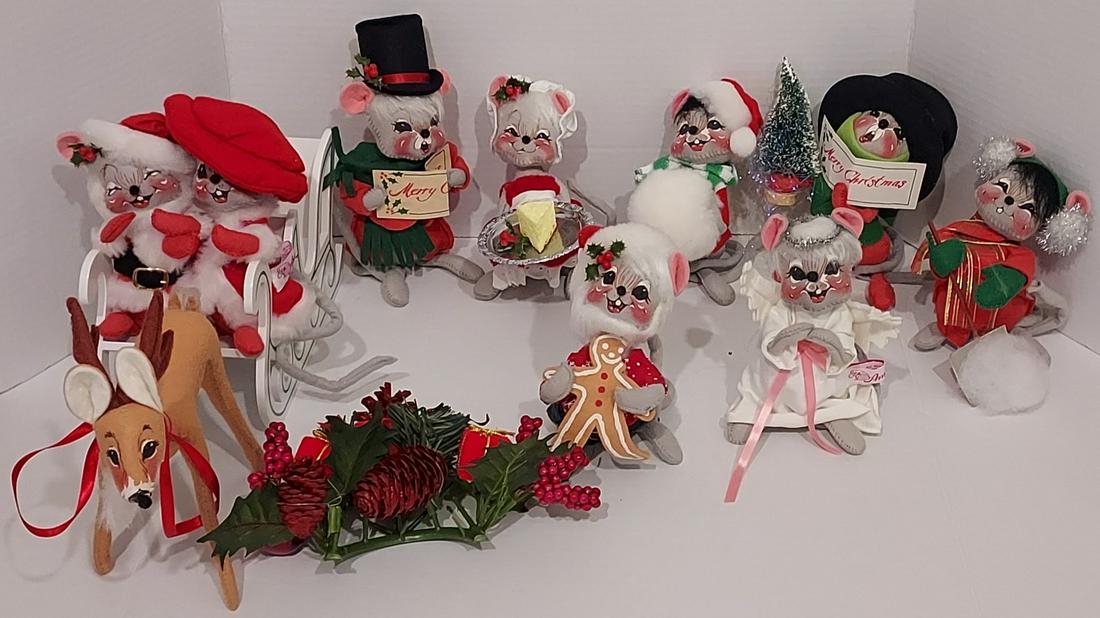 LOT OF ANNALEE DOLLS (1 of 13)