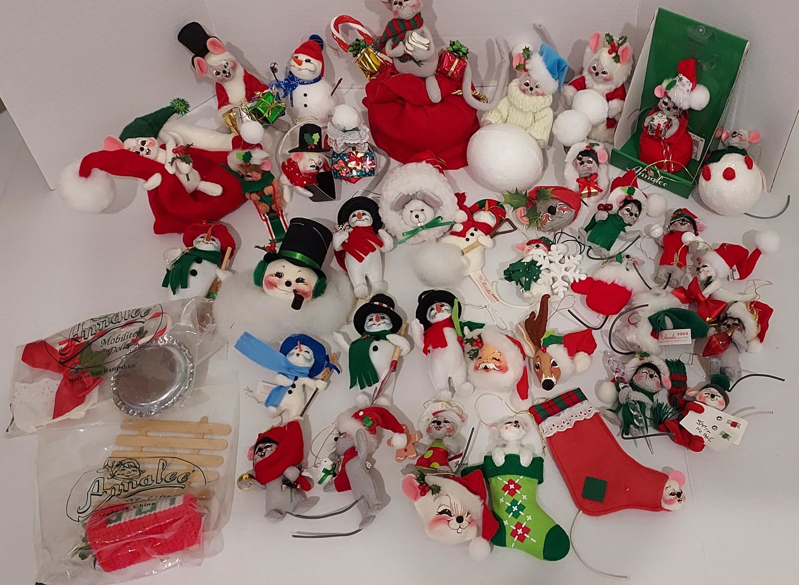 LARGE LOT ANNALEE DOLLS & ORNAMENTS (1 of 10)