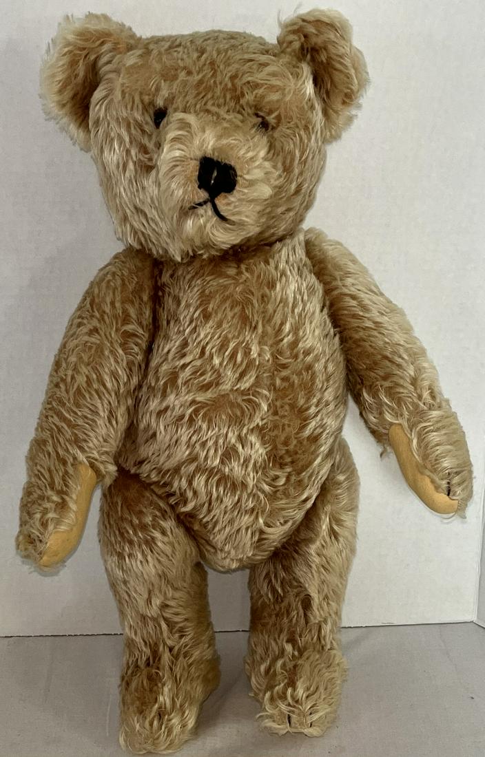 LARGE EARLY 20" HUMPBACK JOINTED MOHAIR TEDDY BEAR: LARGE EARLY 20" HUMPBACK JOINTED MOHAIR TEDDY BEAR WITH GLASS EYES, BROWN STITCHED NOSE AND 'CLAWS', FELT PADDED PAWS - HAS GROWLER BUT NOT WORKING - GOOD OVERALL CONDITION - 20" TALL
