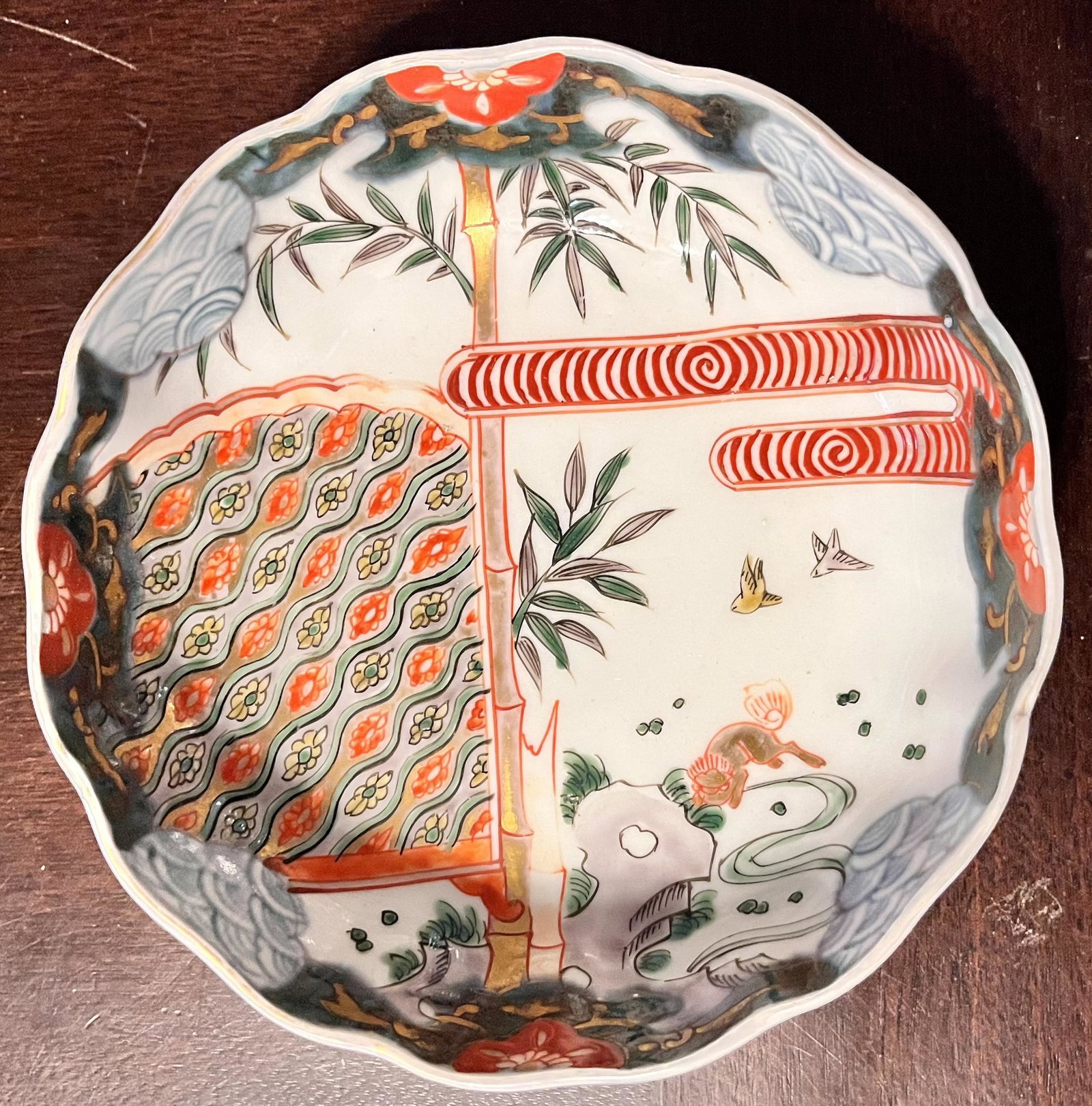 ANTIQUE JAPANESE IMARI PORCELAIN HAND PAINTED BOWL: ASIAN JAPANESE IMARI PORCELAIN HAND PAINTED BOWL - EXCELLENT CONDITION - 6 3/8" DIAMETER, 2" HIGH