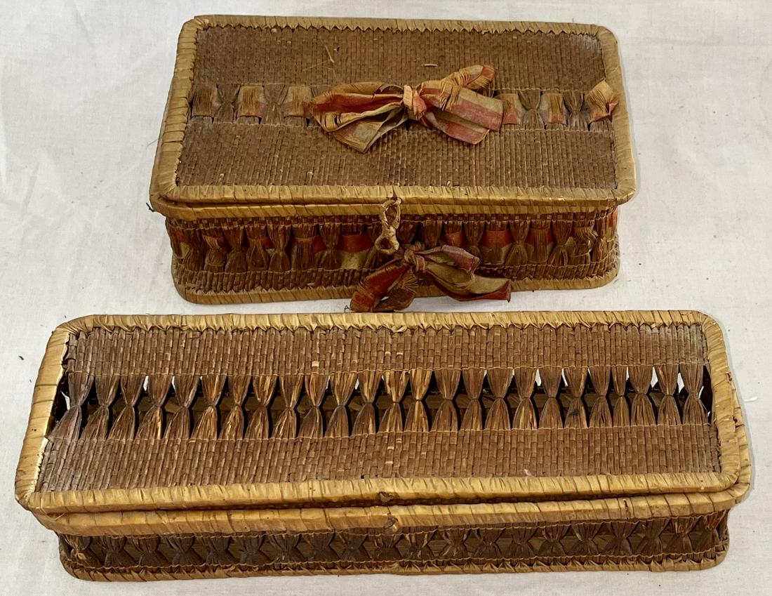 LOT 2 SHAKER BASKETS: LOT 2 SHAKER BASKETS - SHAKER SEWING BASKET AND A SHAKER GLOVE BASKET - VERY GOOD OVERALL CONDITION - SEWING BASKET 8 5/8" X 5", SHAKER GLOVE BASKET 11 1/4" X 3 1/2"