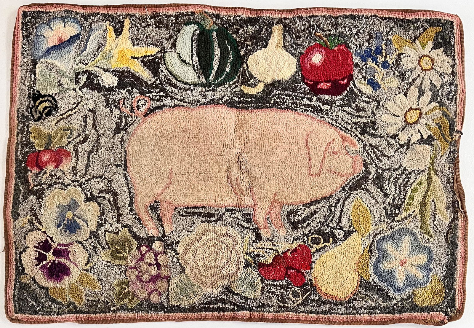 ANTIQUE FOLK ART PIG HOOKED RUG - WES & GLORIA JORDAN ESTATE (1 of 7)