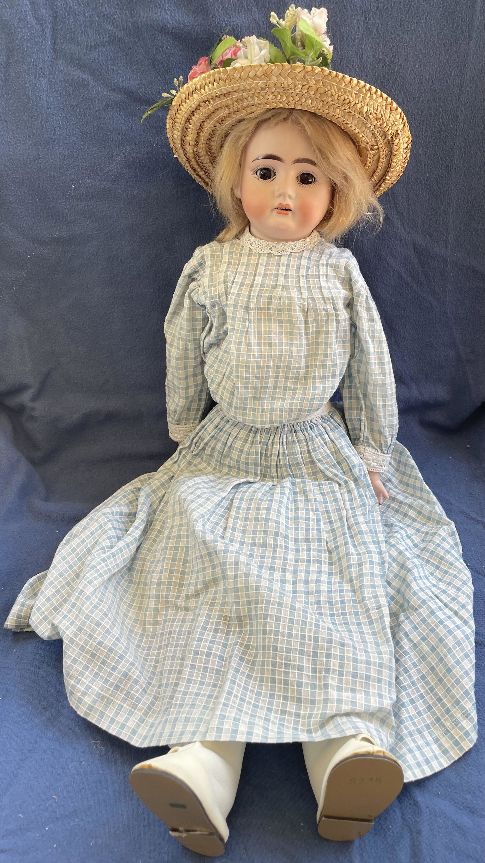 ANTIQUE GERMAN 22" ERNST HUEBACH DOLL: ANTIQUE GERMAN 22" ERNST HUEBACH DOLL - MARKED "MADE IN GERMANY 1900 0 1/9" - ANTIQUE CLOTHES, SLEEP EYES, OPEN MOUTH - CONDITION AS SEEN IN PHOTOS PROVIDED