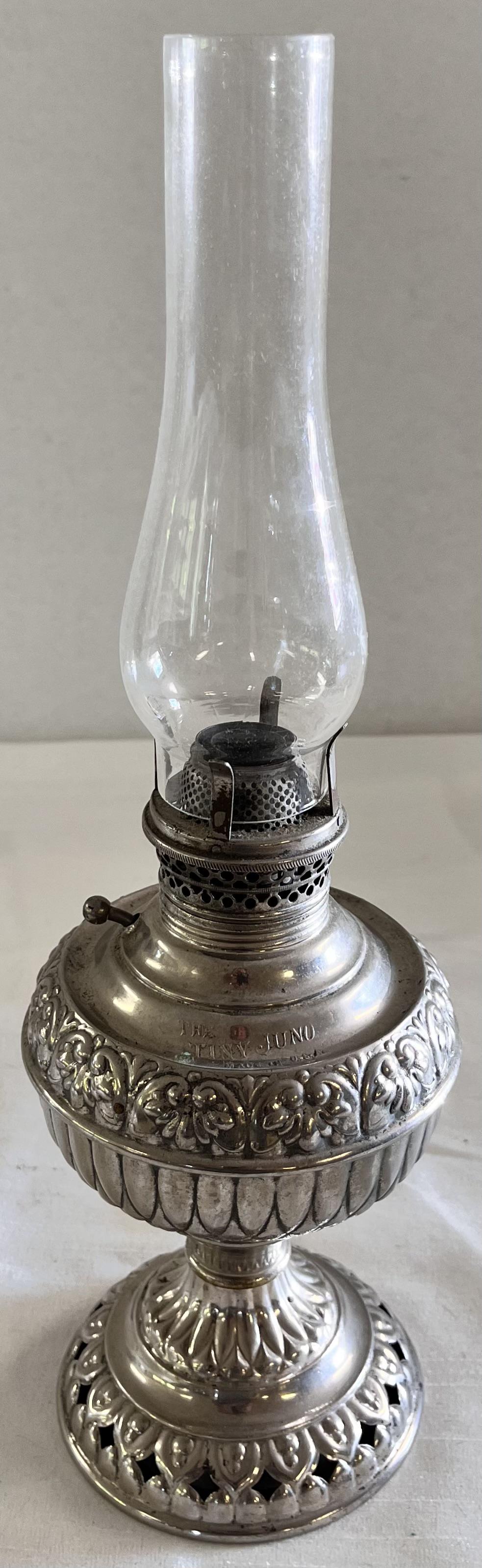 MINIATURE VICTORIAN "THE TINY JUNO" OIL LAMP (1 of 6)