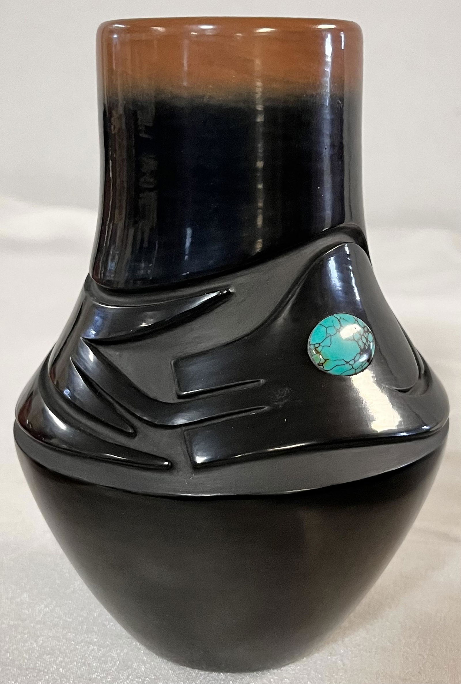 DORA TSE-PE CARVED BLACKWARE POT W/ INSET TURQUOISE: CARVED BLACKWARE POT WITH BROWN RIM AND INSET TURQUOISE STONES - CARVED ANIMAL FIGURE - SIGNED ON BOTTOM "DORA OF SAN ILDEFONSO" - DORA TSE-PE, SAN ILDEFONSO - EXCELLENT CONDITION - 5 1/2" HIGH, 2 1/4