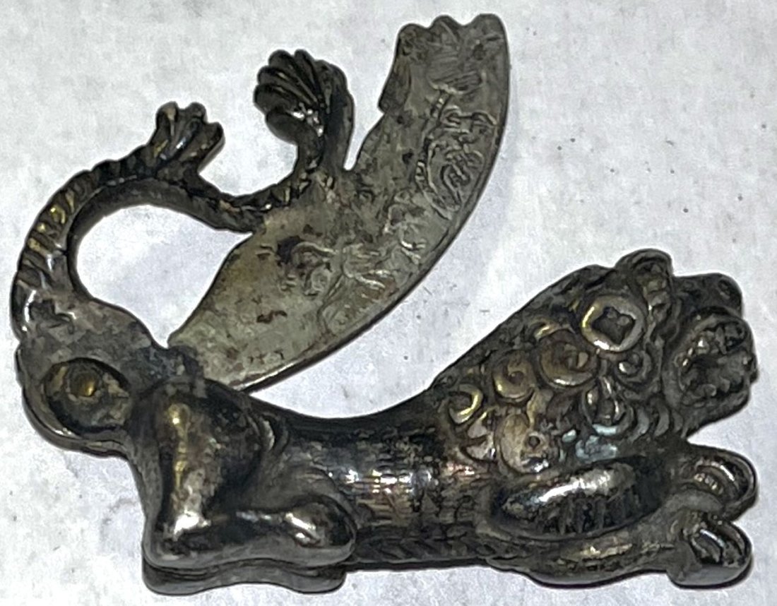 ANTIQUE CHINESE STERLING SILVER FOO DOG OPIUM / CIGAR CUTTER: ANTIQUE CHINESE STERLING SILVER FOO DOG OPIUM CUTTER / CIGAR CUTTER WITH HINGED AND ENRAVED BLADE - KNIFE BLADE IS ATTACHED TO THE TAIL AND SECURES INTO THE BODY WHEN NOT IN USE - TESTS STRONG STERLIN