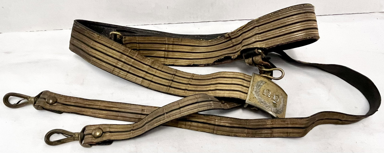 19TH C. U.S. NEW YORK MILITIA OFFICER'S BELT AND BUCKLE: 19TH C. U.S. NEW YORK MILITIA OFFICER'S BELT AND BUCKLE - 41" LONG, 1 3/4" WIDE - BUCKLE 2 1/2" X 2" - PLEASE VIEW ALL PHOTOS FOR DETAILS AND CONDITION