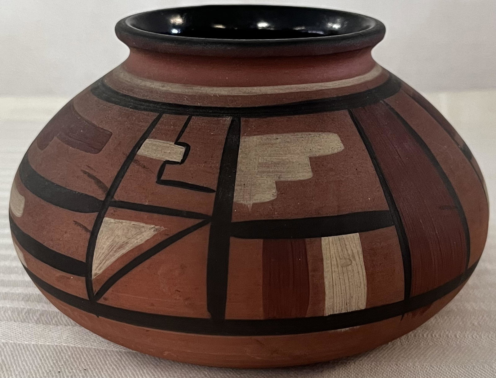 HAND PAINTED NATIVE AMERICAN CLAY POT (1 of 9)