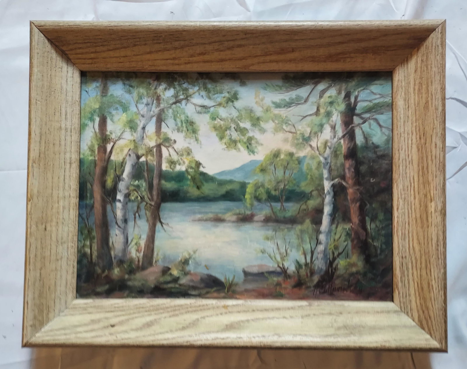 H Hamilton oil on board lake scene: H Hamilton oil on board lake scene 19 x 15 1/2 x 2 3lbs 5oz Condition as pictured, unless otherwise noted. If you have any question please contact us.
