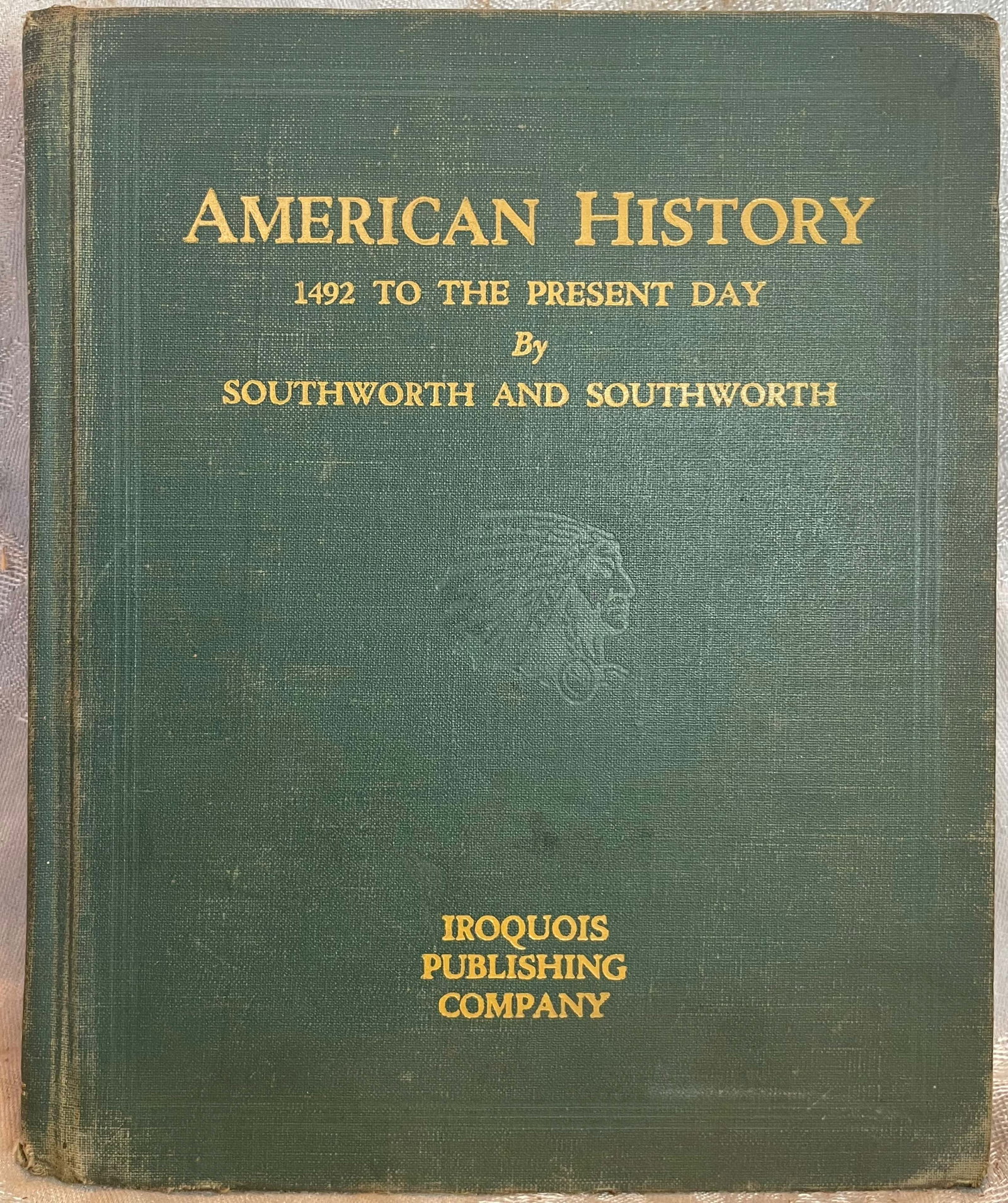 AMERICAN HISTORY, SOUTHWORTH, 1946, IROQUOIS PUBLISHING COMPANY: AMERICAN HISTORY, SOUTHWORTH, 1946, IROQUOIS PUBLISHING COMPANY, from 1492 to 1946. Previous owner's inscriptions in the front papers. Was likely used in a school. See images for damage. 565 pages + 1