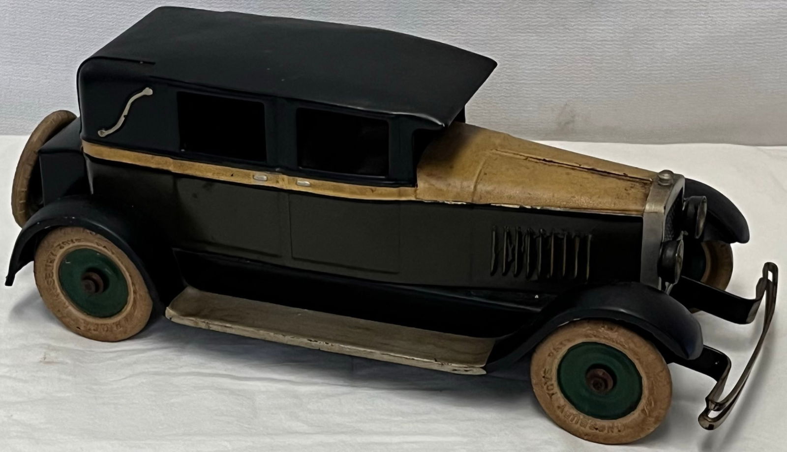 CIRCA 1920'S PRESSED STEEL CLOCKWORK SEDAN BY KINGSBURY TOYS (1 of 16)