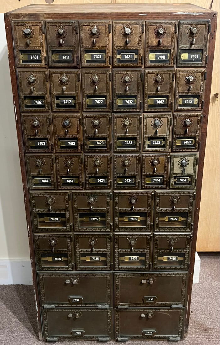 ORIGINAL OAK CASED 36 BRASS DOOR POST OFFICE UNIT (1 of 7)