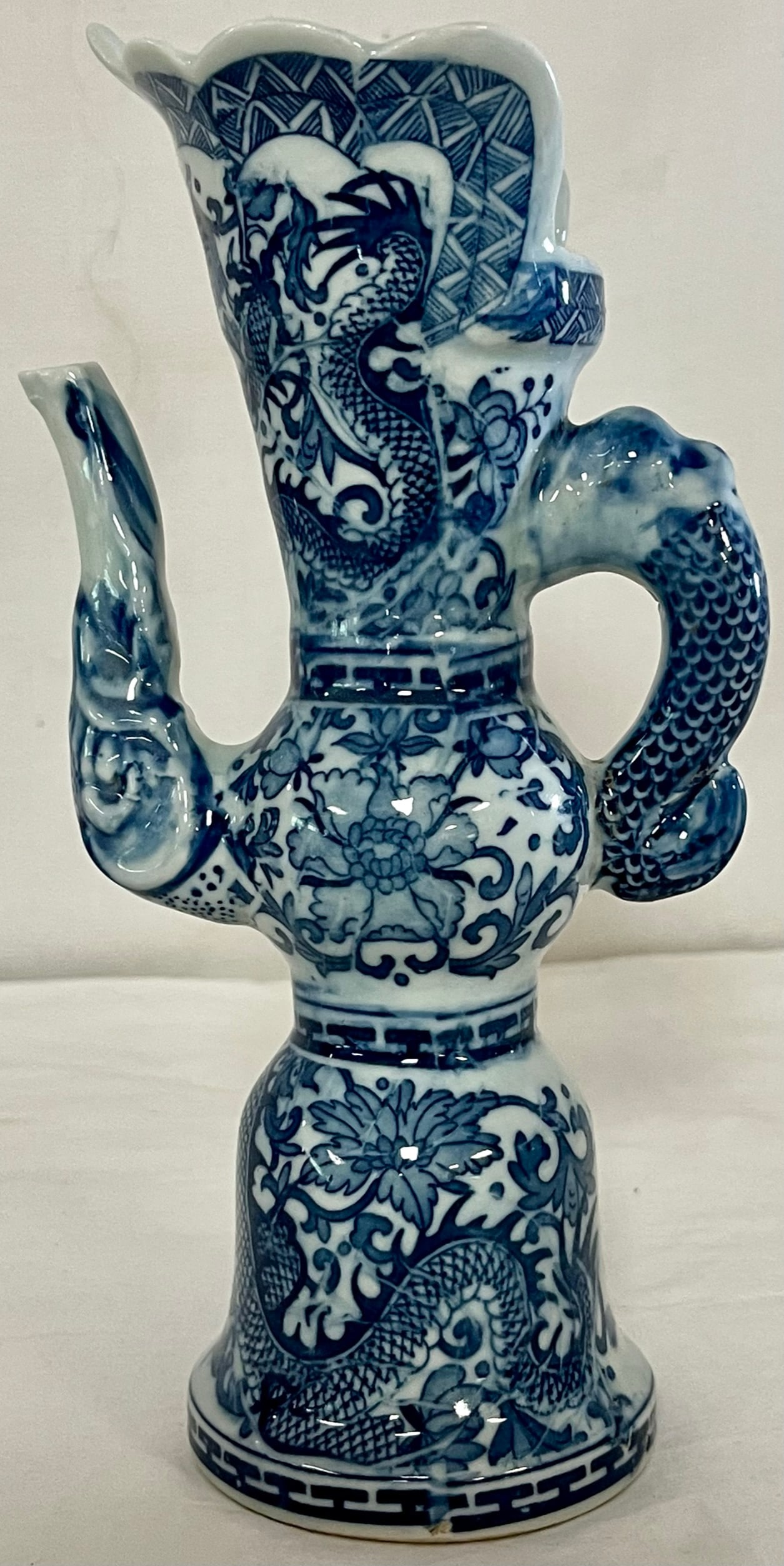 CHINESE QING DYNASTY QIANLONG PERIOD BLUE WHITE WATER DROPPER (1 of 12)