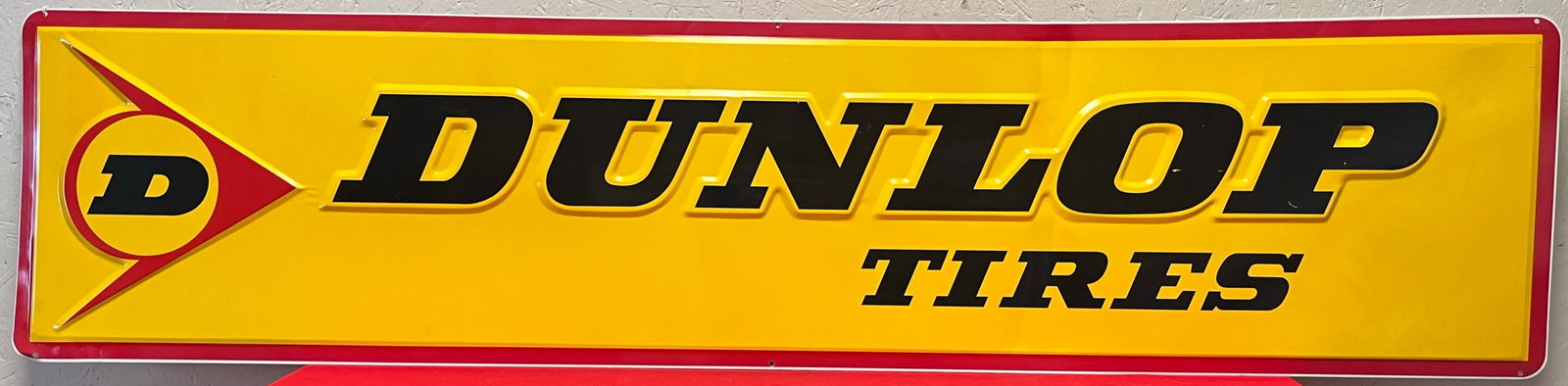 LG. VINTAGE METAL DUNLOP TIRES HORIZONTAL ADVERTISING SIGN (1 of 6)
