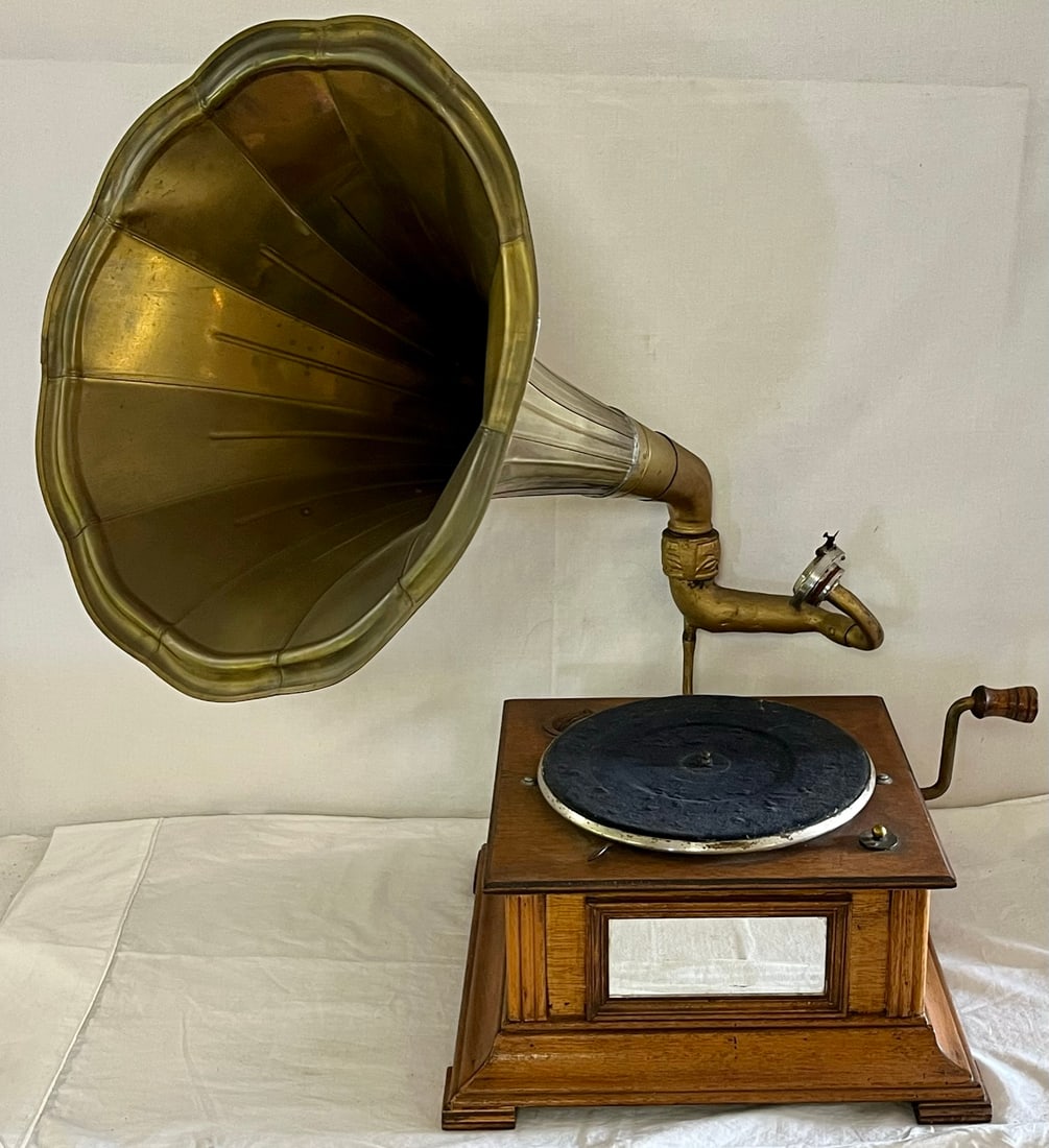 ANTIQUE OAK TABLE TOP PHONOGRAPH W/ BRASS HORN (1 of 12)