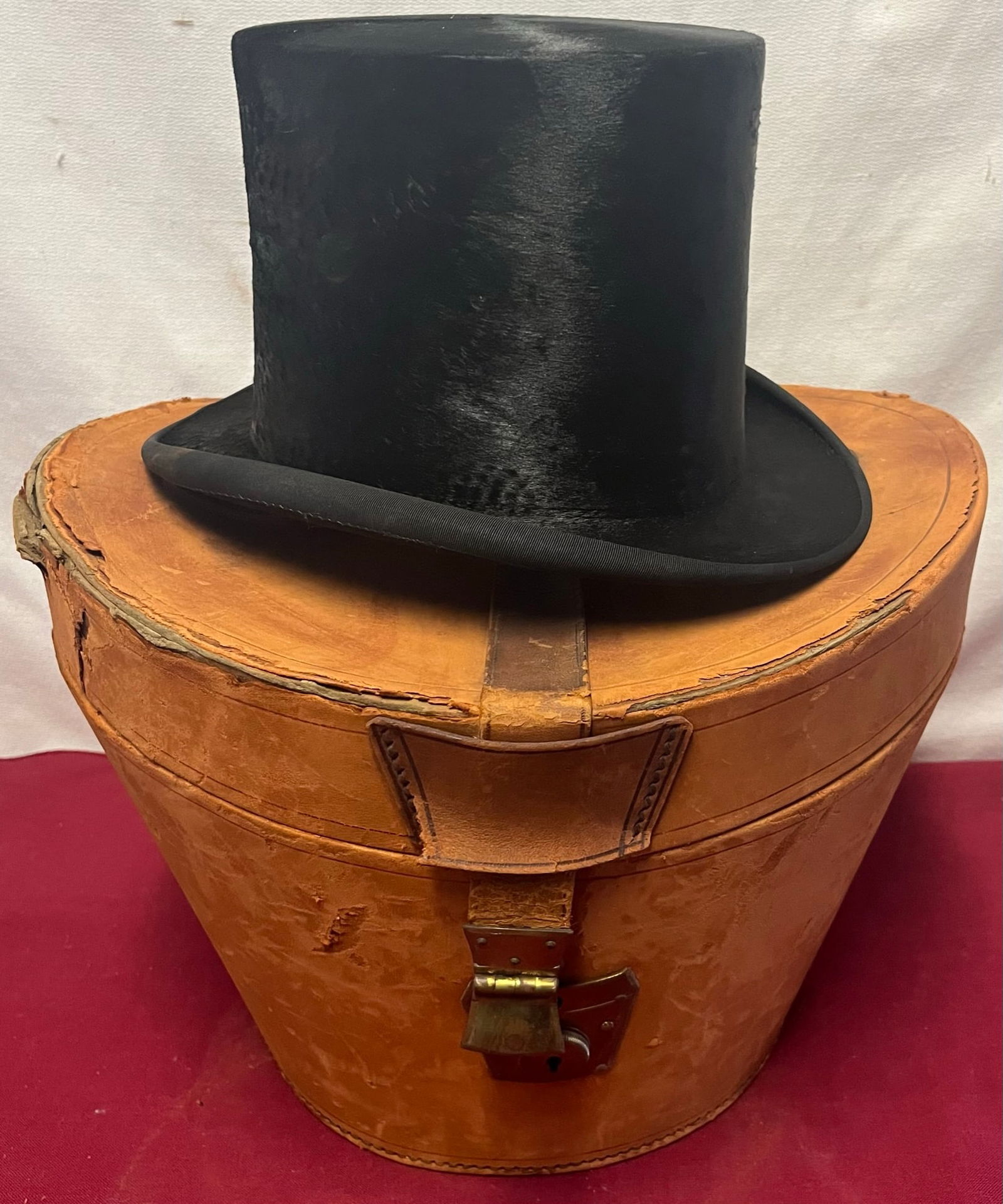 19TH C. BEAVER SKIN TOP HAT IN ORIGINAL LEATHER HAT BOX (1 of 17)