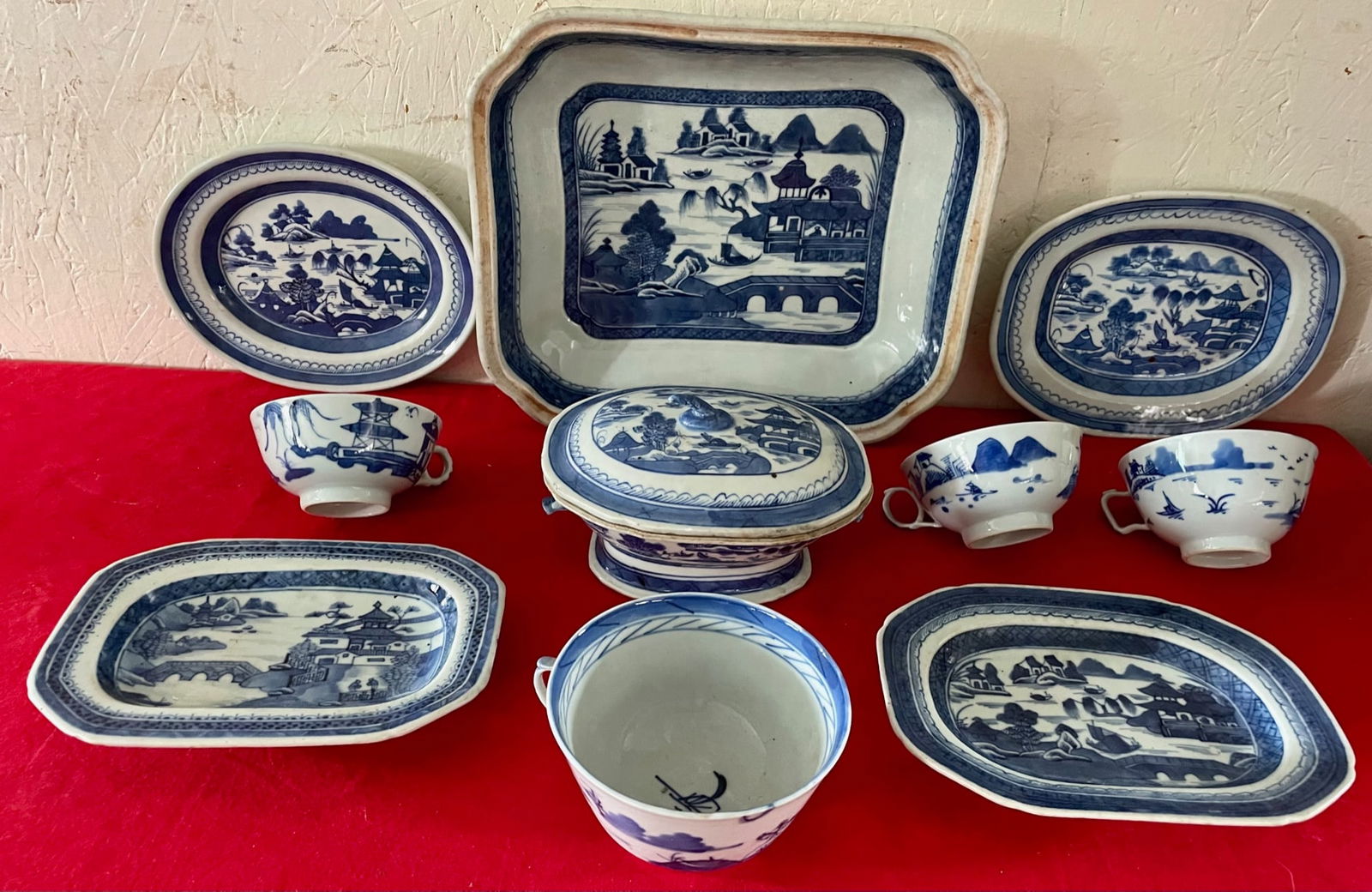 LOT OF 11 PCS. 18TH / 19TH C. BLUE WHITE CANTON PORCELAIN ITEMS (1 of 16)