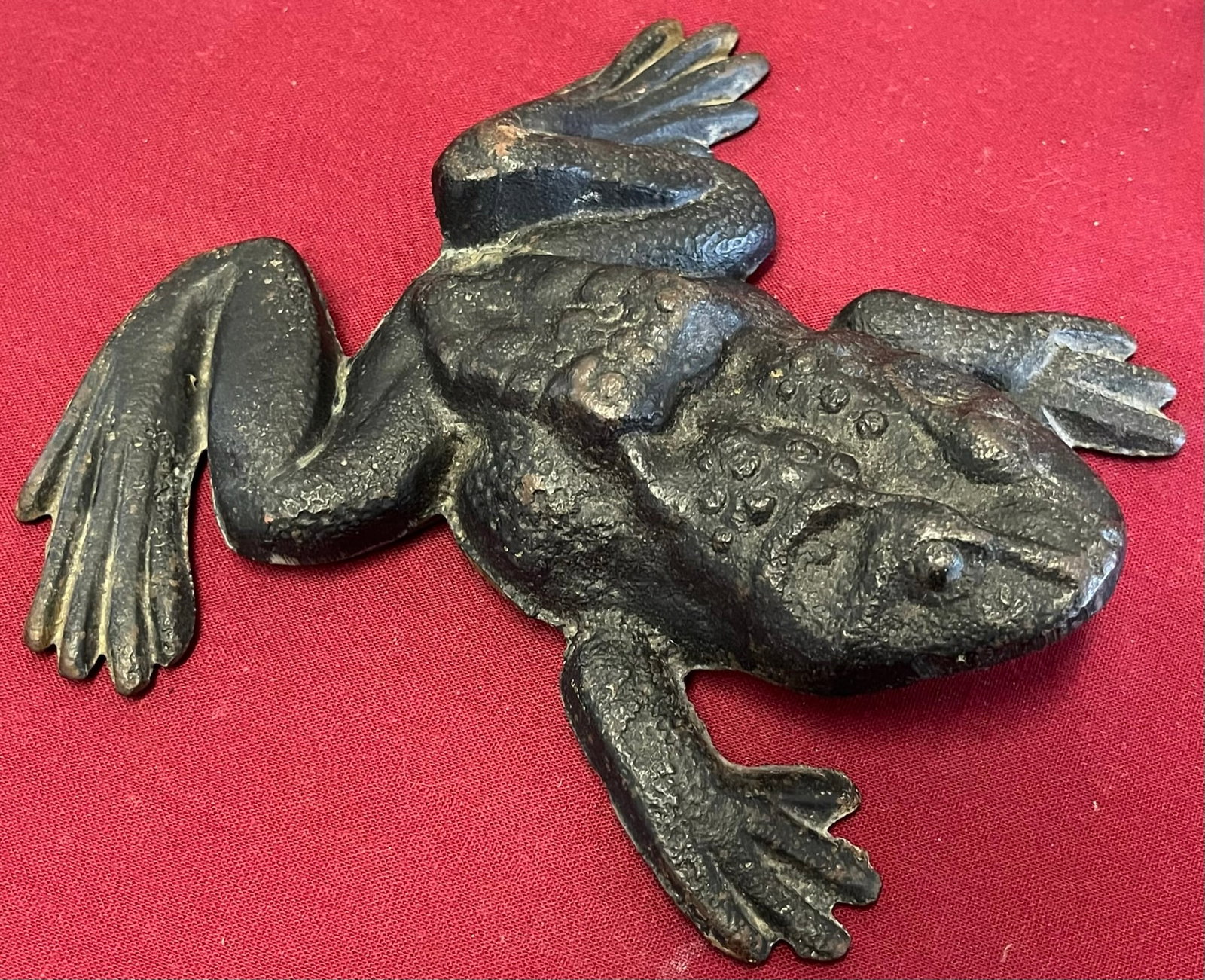 ANTIQUE CAST IRON BULLFROG DOORSTOP: ANTIQUE CAST IRON BULLFROG DOORSTOP - PLEASE VIEW ALL PHOTOS FOR DETAILS AND CONDITION
