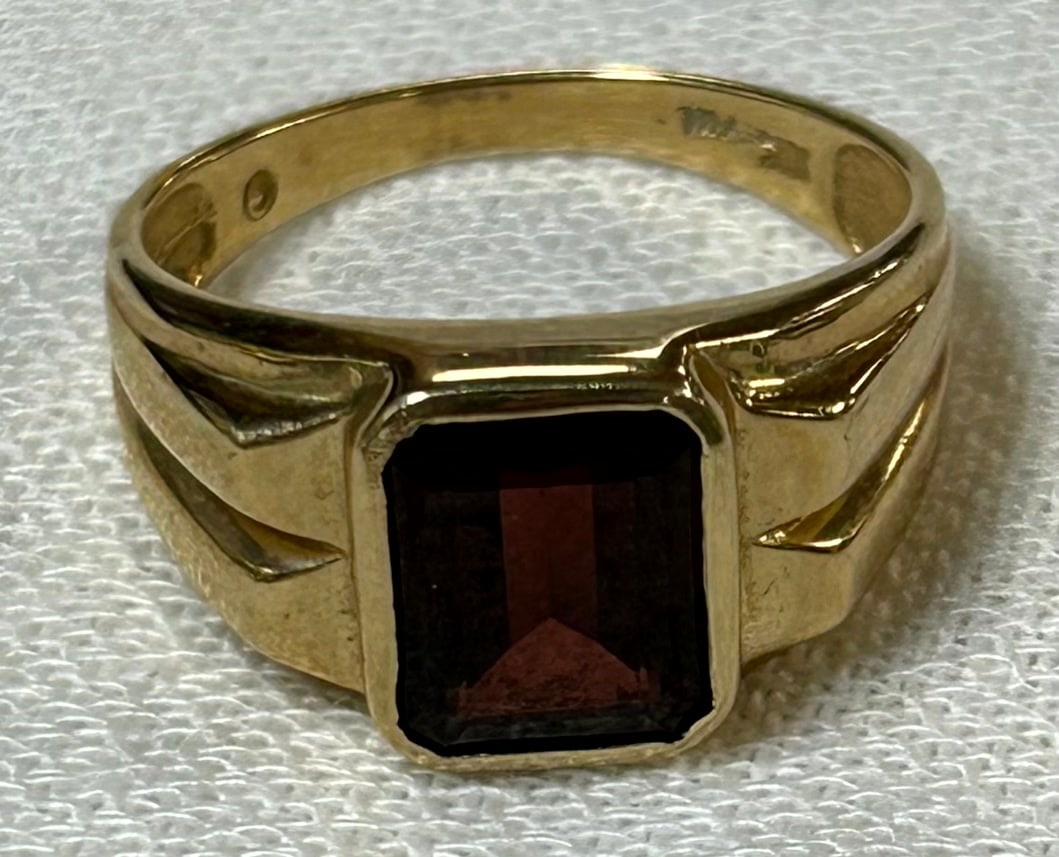 10K YELLOW GOLD, GARNET RING - 4.8 GRAMS (1 of 6)