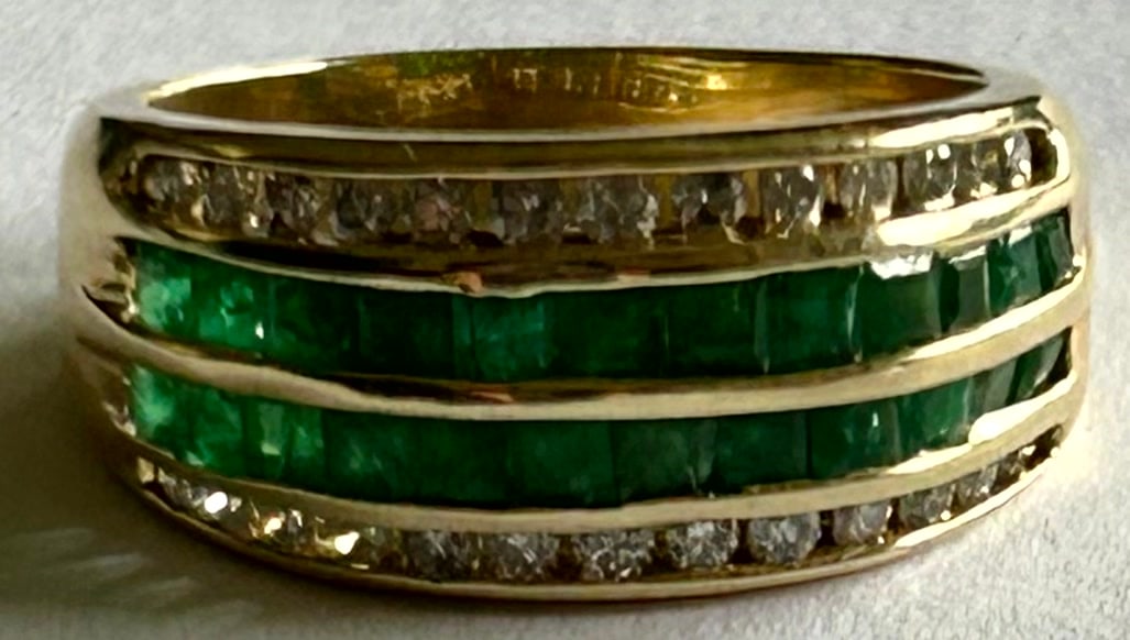 10K YELLOW GOLD AND DIAMOND RING - 4.92 GRAMS (1 of 4)