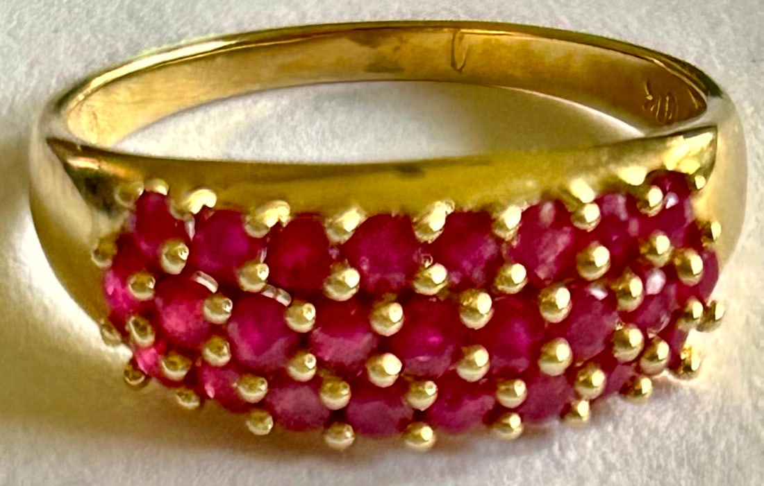 10K YELLOW GOLD AND RUBY RING - 2.57 GRAMS (1 of 5)