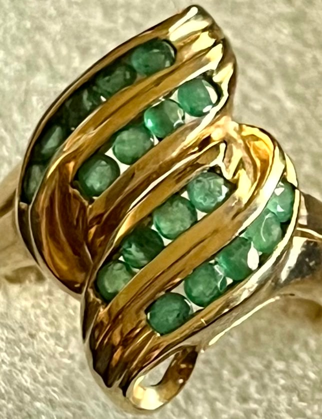 10K YELLOW GOLD, EMERALD RING - 4.68 GRAMS (1 of 8)