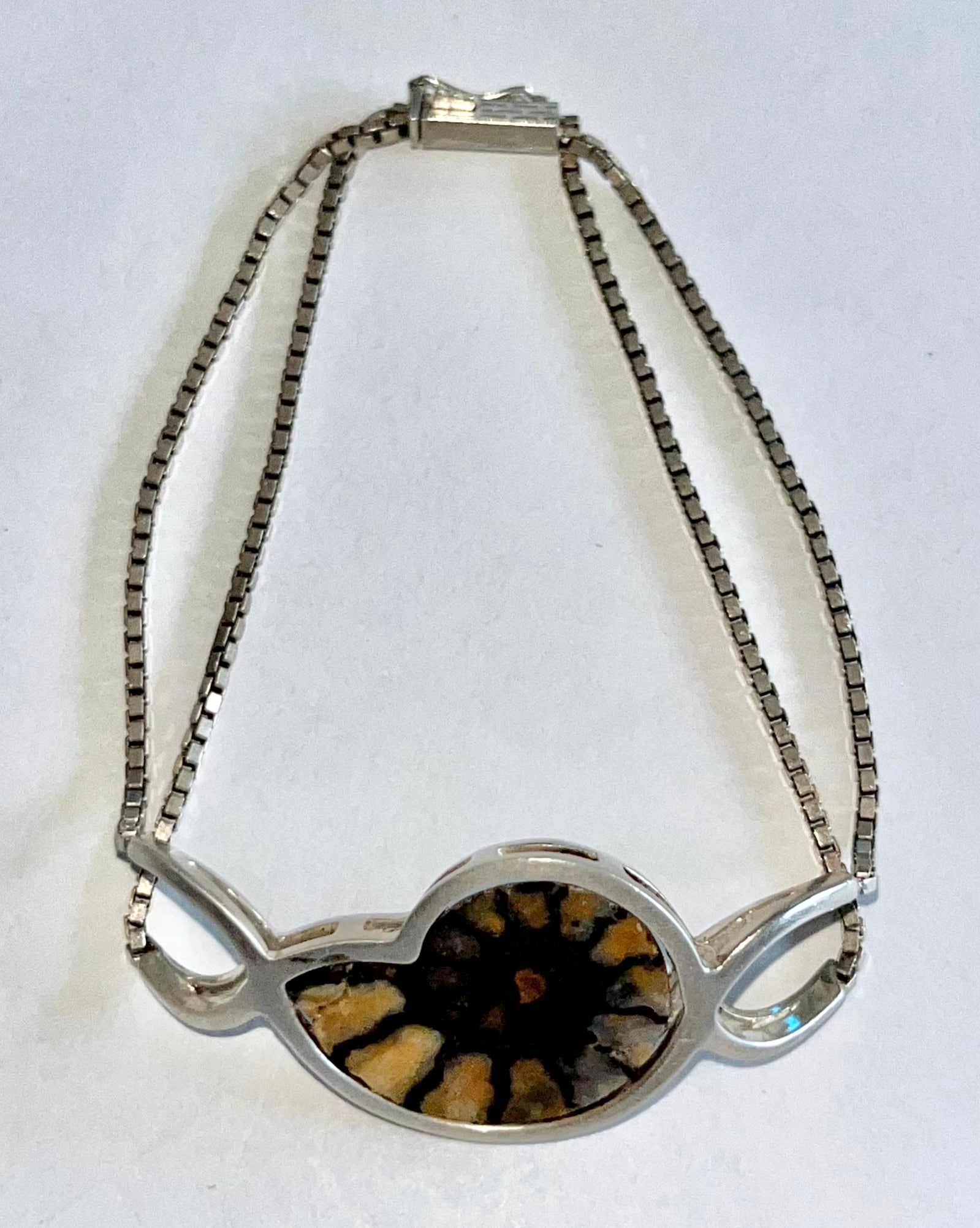 STERLING SILVER AMMONITE FOSSIL BRACELET: STERLING SILVER AMMONITE FOSSIL BRACELET - STAMPED '925'