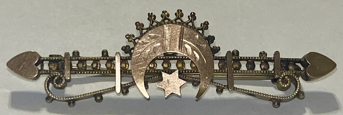 ANTIQUE GOLD FILLED MOON, STAR & HEARTS BROOCH / PIN (1 of 4)