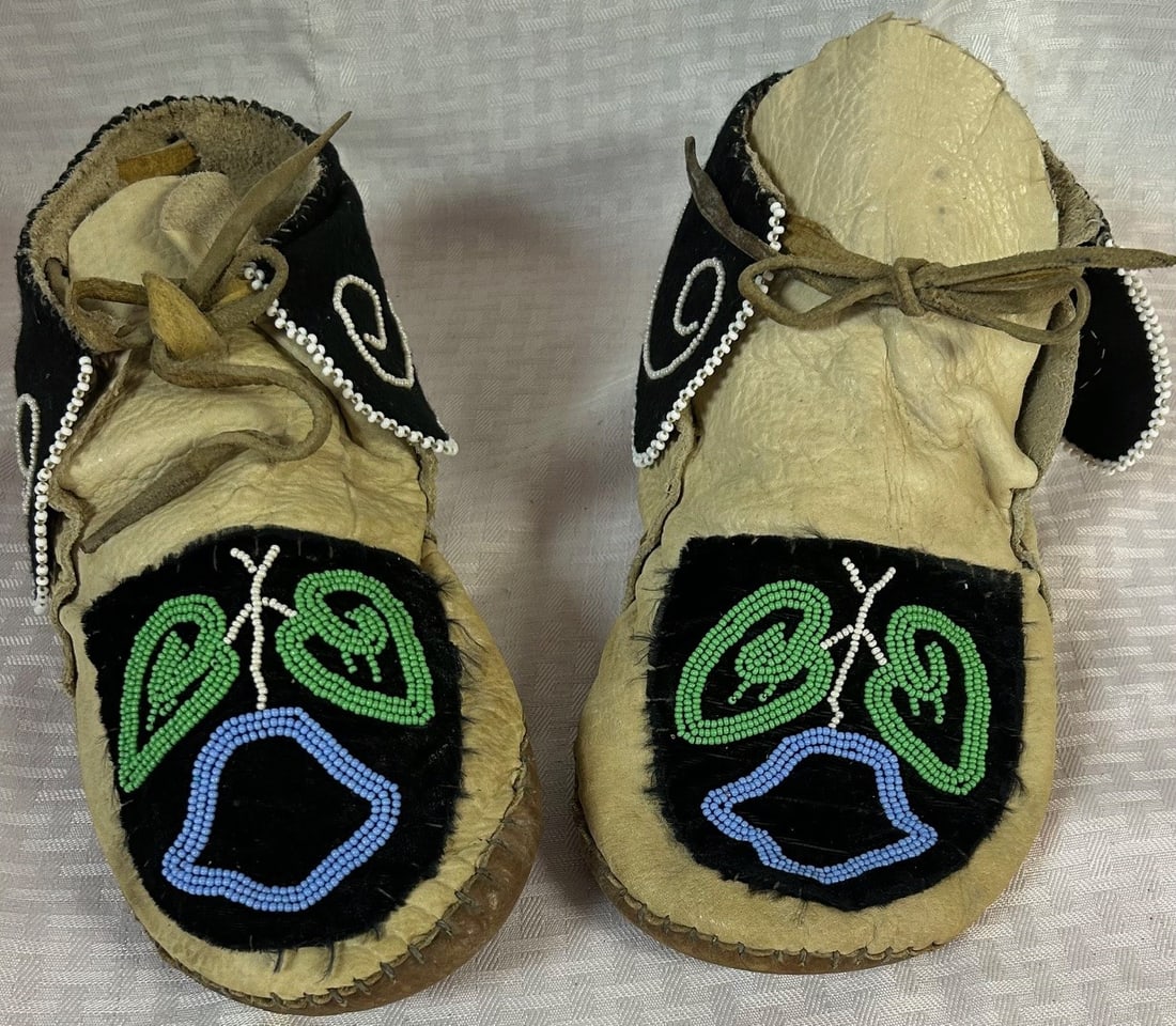 PAIR OF NATIVE AMERICAN BEADED MOCCASINS: PAIR OF NATIVE AMERICAN ANIMAL HIDE BEADED MOCCASINS - ANIMAL HIDE WITH BLUE, WHITE & GREEN BEADWORK - GOOD CONDITION