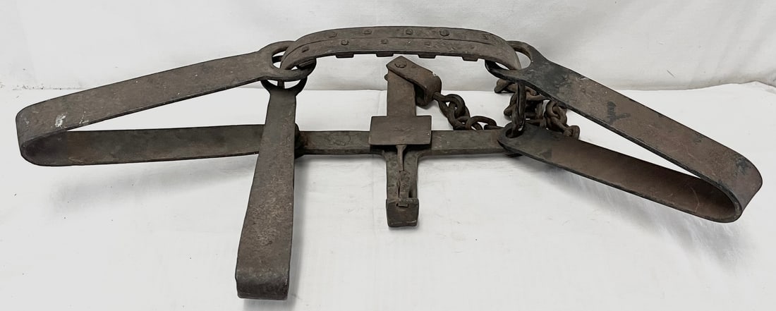 LG. ANTIQUE WROUGHT IRON BEAR TRAP (1 of 12)