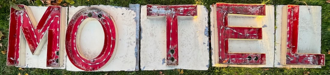 LG. VINTAGE METAL LIGHT UP MOTEL STREET SIGN (1 of 9)