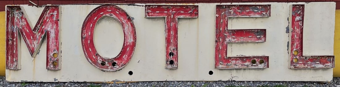 LG. VINTAGE METAL LIGHT UP MOTEL STREET SIGN (1 of 9)