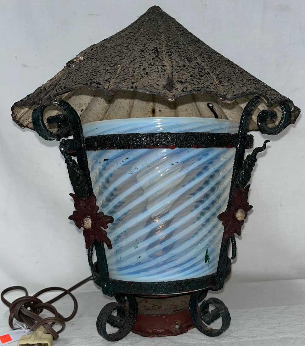 WROUGHT IRON LAMP POST LIGHT FIXTURE W/ SWIRLED OPALESCENT SHADE (1 of 11)