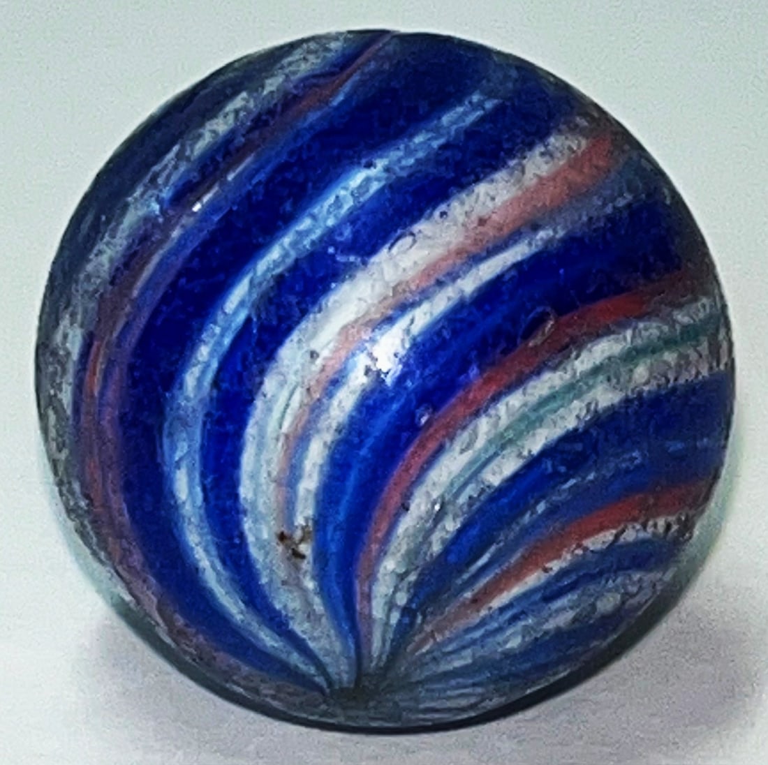 5/8" ANTIQUE GERMAN END OF DAY ONIONSKIN MARBLE: 5/8" ANTIQUE GERMAN GREEN, WHITE, RED & BLUE END-OF-DAY ONIONSKIN MARBLE - GREAT CONDITION WITH MINOR SURFACE WEAR - PLEASE VIEW PHOTOS PROVIDED