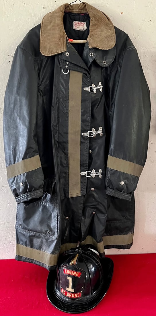 ANTIQUE LEATHER FIRE HELMET AND JACKET - "ENGINE 1 / NO BRUNS" (1 of 20)