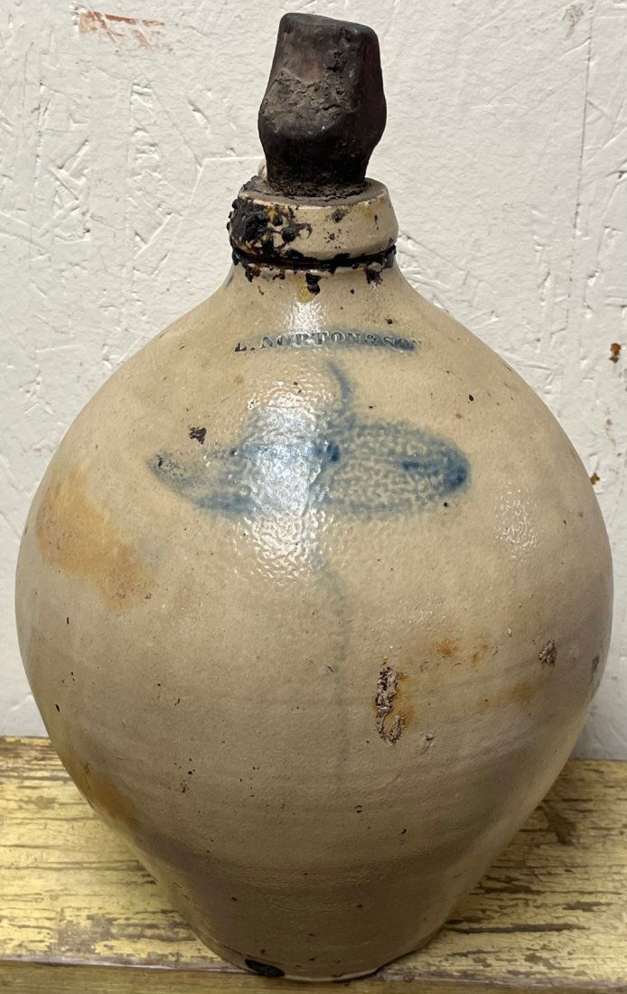 EARLY 19TH C. 1 GALLON BLUE DECORATED OVOID STONEWARE JUG (1 of 8)