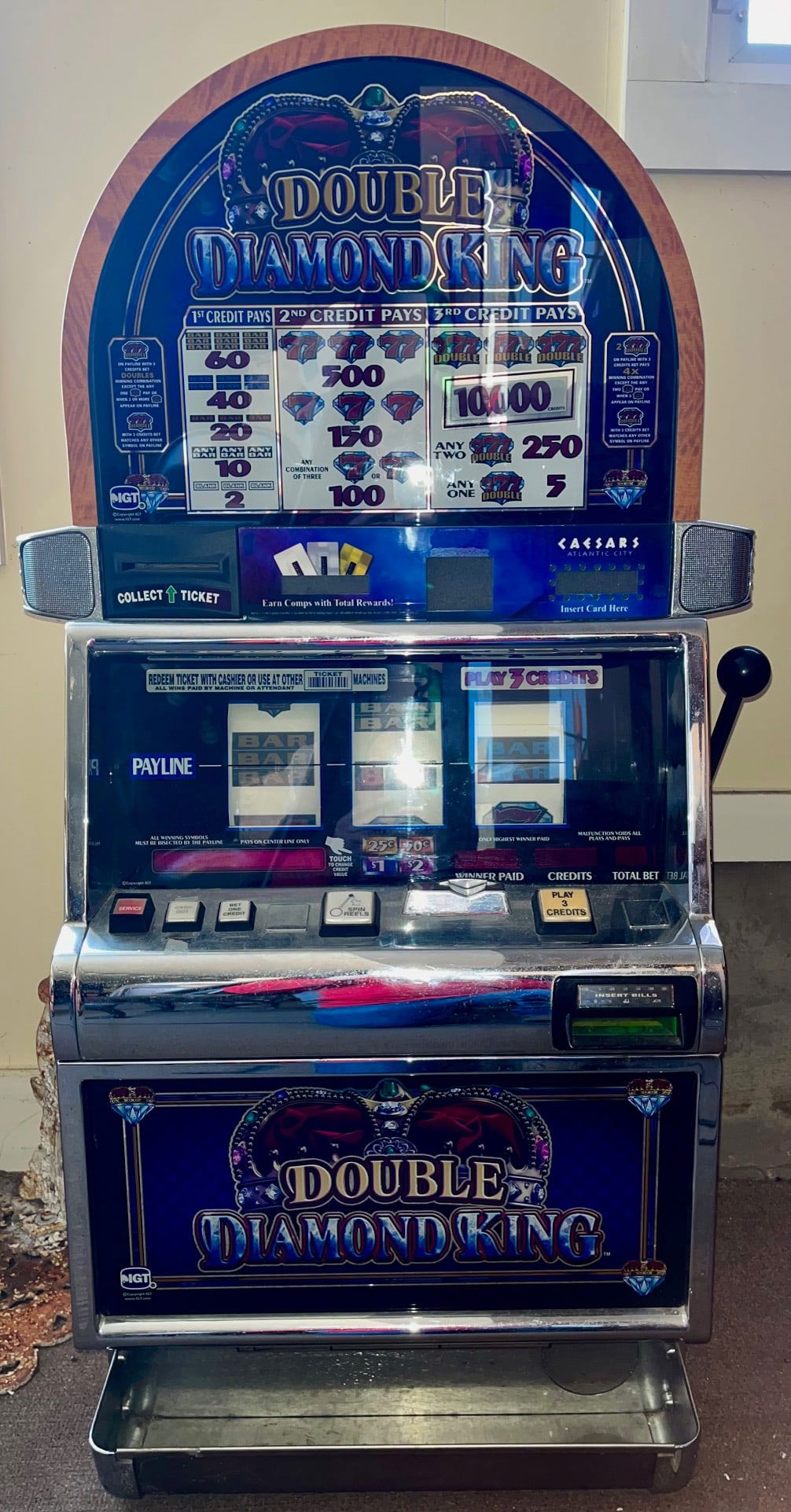 VINTAGE "DOUBLE DIAMOND KING" CAESARS ATLANTIC CITY 'ONE ARM BANDIT' SLOT MACHINE (1 of 15)