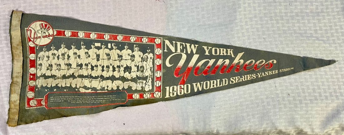 EARLY N.Y. YANKEES 1960 WORLD SERIES YANKEE STADIUM PENNANT: EARLY N.Y. YANKEES 1960 WORLD SERIES YANKEE STADIUM PENNANT - MICKEY MANTLE, ROGER MARRIS, YOGI BERRA, WHITEY FORD, ETC. - CONDITION AS SEEN IN PHOTOS PROVIDED - MEASURES 19" LONG, 10 1/2" WIDE AT WID