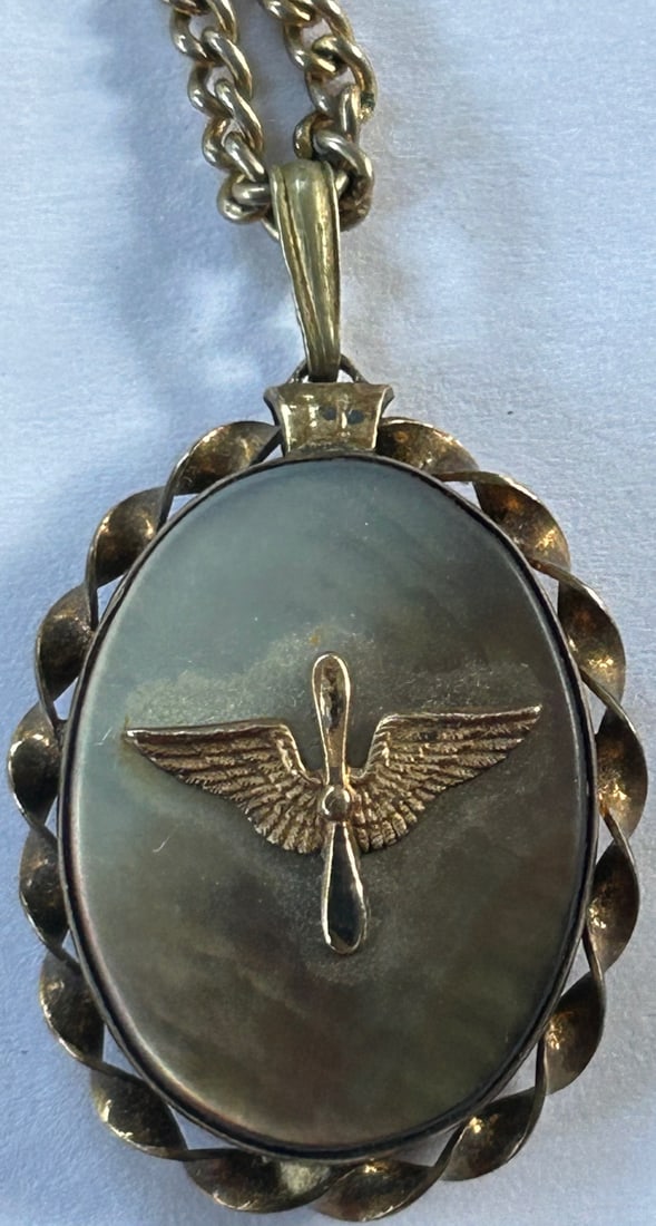 GILT STERLING SILVER MOTHER OF PEARL SWEETHEART LOCKET W/ CHAIN: GILT STERLING SILVER MOTHER OF PEARL SWEETHEART LOCKET W/ CHAIN - LOCKET 1 3/16" H X 7/8" WIDE