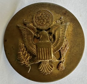 WWII ERA U.S. MILITARY ARMY EAGLE INSIGNIA CAP BADGE