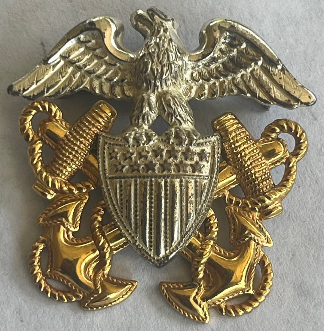 WWII ERA STERLING SILVER & GOLD FILLED U.S. NAVY CAP BADGE / PIN: WWII ERA STERLING SILVER & GOLD FILLED U.S. NAVY CAP BADGE / PIN - VANGUARD N.Y.