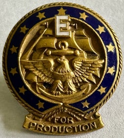 WWII U.S. NAVY AWARD GOLD TONED ENAMELED PIN