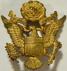 GILT BRASS C. 1930 U.S. ARMY OFFICERS CAP BADGE