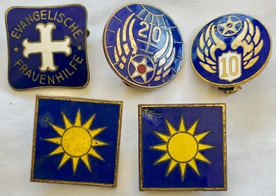LOT OF 5 BRASS & ENAMELED WWII MILITARY PINS