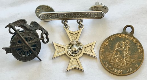 LOT OF 3 PIECES OF MILITARY PINS / RELIGIOUS PIN