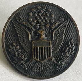 1910 WWI U.S. ARMY ENLISTED BRONZE HAT BADGE