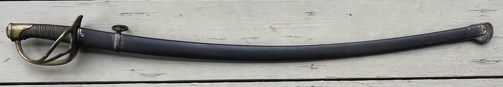 19TH C. MODEL 1822 FRENCH CAVALRY SWORD WITH SCABBARD: 19TH C. MODEL 1822 FRENCH CAVALRY SWORD WITH ORIGINAL SCABBARD MANUFACTURED IN MAY OF 1877 - ENGRAVED ON THE TOP EDGE OF THE BLADE "MANUF'RE D'ARMES DE CHAT'LT MAI 1877 - CAV'RIE-L'RE-M'LE-1822"?