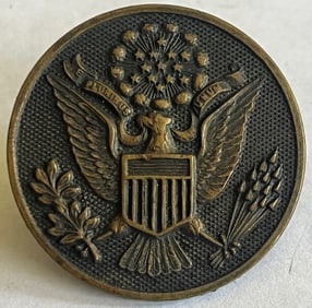 1910 WWI U.S. ARMY ENLISTED BRONZE HAT BADGE