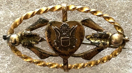 MILITARY SWEETHEART BROOCH / PIN W/ GREAT SEAL OF THE U.S.
